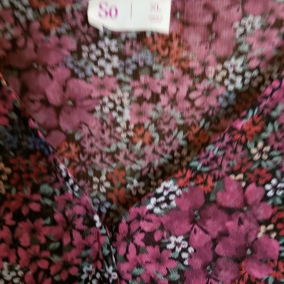 NEW Long sleeve blouse. - Picture 4 of 4